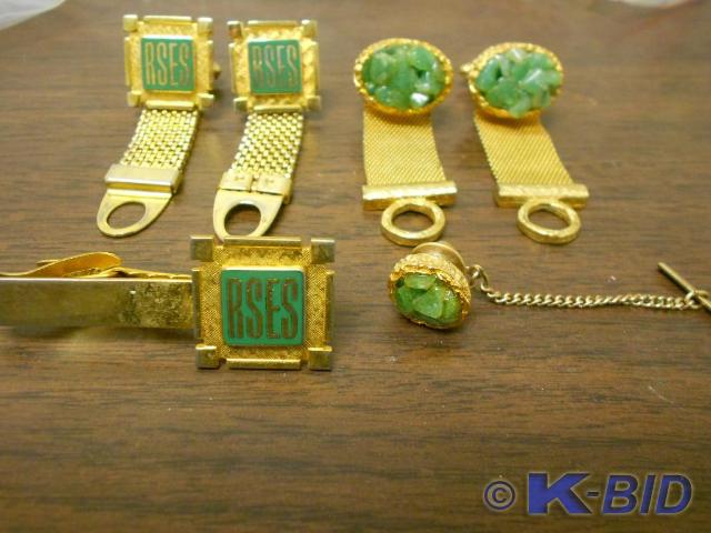 lot 80 image: RSES gold matching cuff pins. &nb...