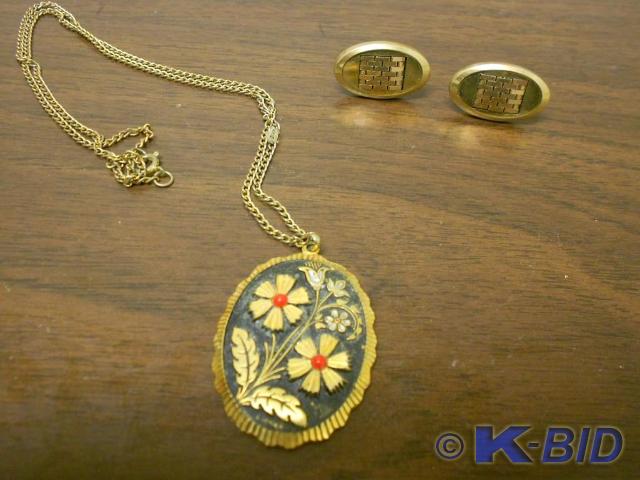 lot 83 image: Gold chained necklace with black an...