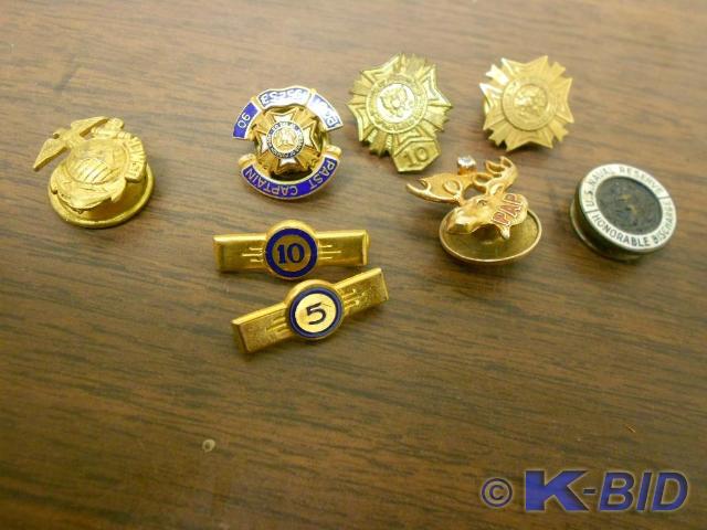 lot 88 image: Various small clothes pins.