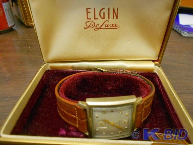 lot 91 image: Elgin Deluxe watch with brown leath...