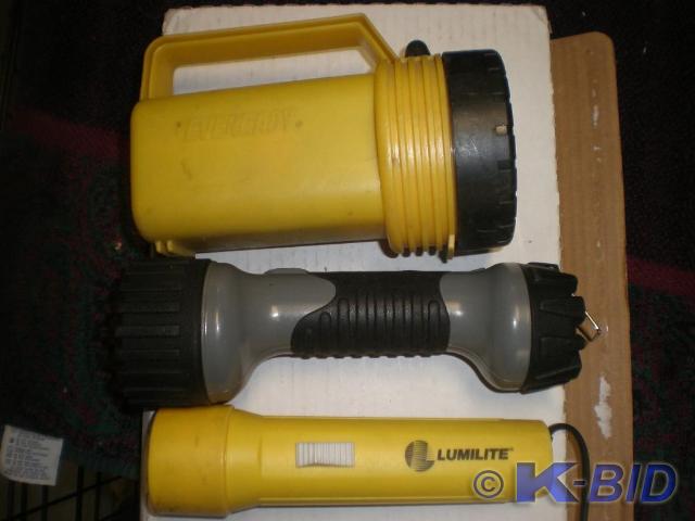 Flashlights 3 count.