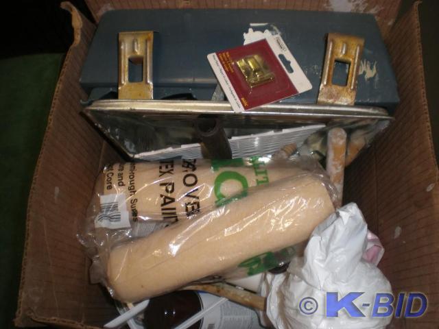 lot 13 image: Box full of painting tools.
