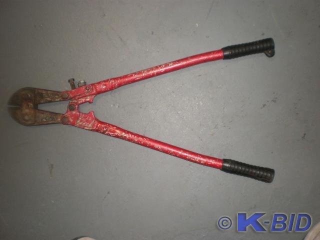 lot 17 image: 24 Inch long Bolt Cutter.