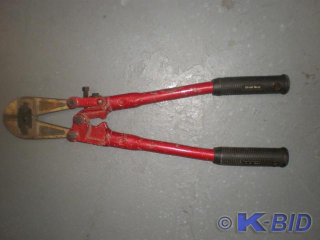 lot 21 image: 18 inch long Bolt Cutter.