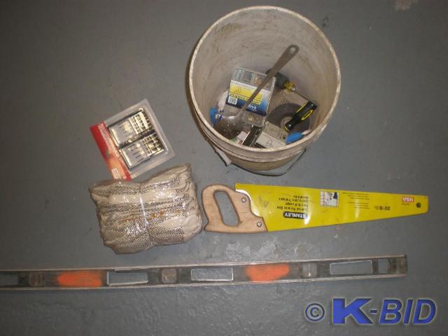 lot 22 image: Various tools like a level, saw, sc...