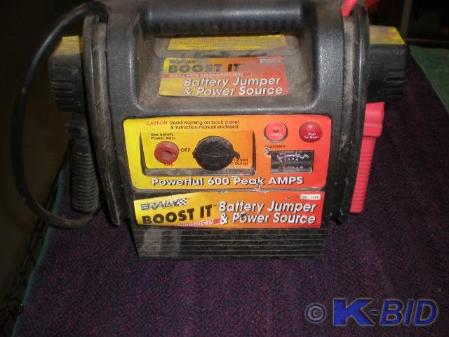 lot 4 image: Rally Battery Jumper & &nbspPo...