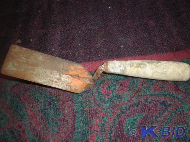 lot 47 image: Concrete Edge Tool. &nbsp2 x 4