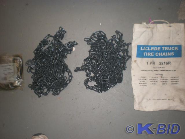 lot 51 image: Pair of New Tire Chains and Tire Ch...