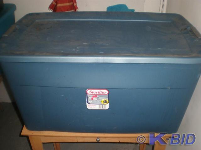 lot 58 image: Sterilite 45 gallon bin on wheels.