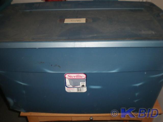 lot 59 image: Sterilite 45 gallon bin on wheels.