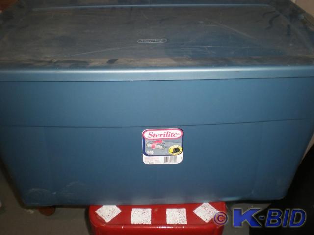 lot 60 image: Sterilite 45 gallon bin on wheels.