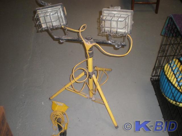 lot 8 image: Pair of spot lights for work sites....