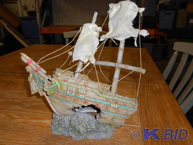 Large Shipwreck fish tank decoratio...