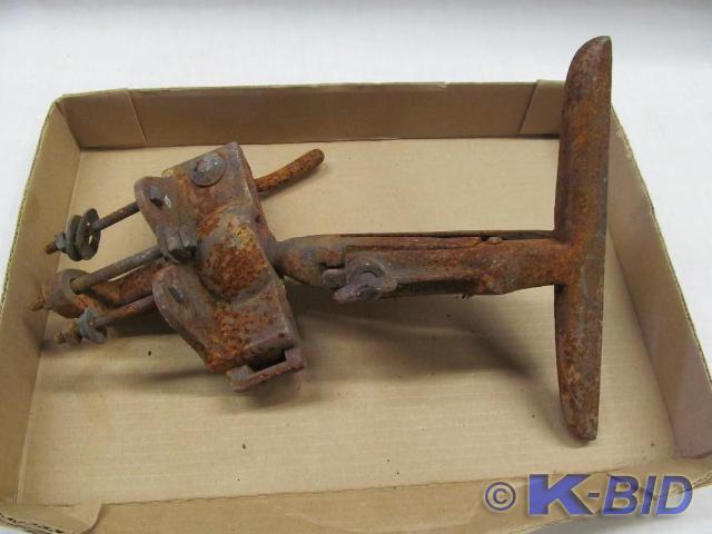 lot 130 image: Vintage Clamp of Some Sort 14 L