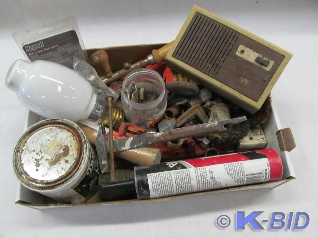 lot 139 image: Flat with Misc Hand Tools and Hardw...