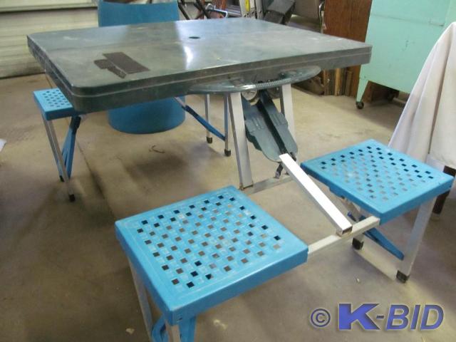 lot 173 image: Portable Picnic Table