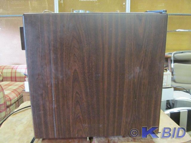 lot 190 image: Kenmore Apartment Size Refrigerator
