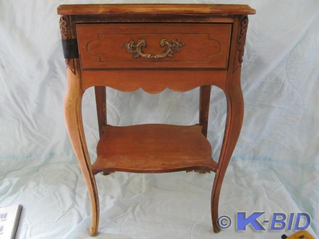 lot 192 image: Vintage Hall Table 29H x 20W