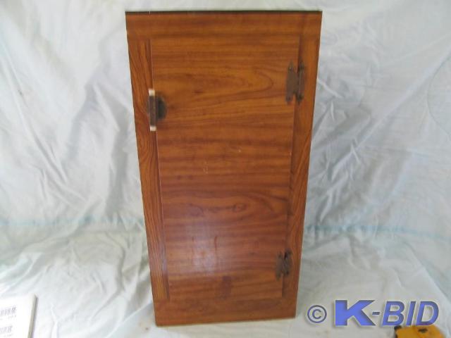 lot 196 image: Small Wood Cabinet 28 x 13 x 13