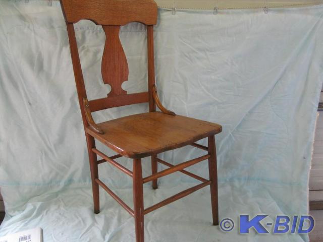 lot 199 image: Nice Vintage Wood Dining Chair