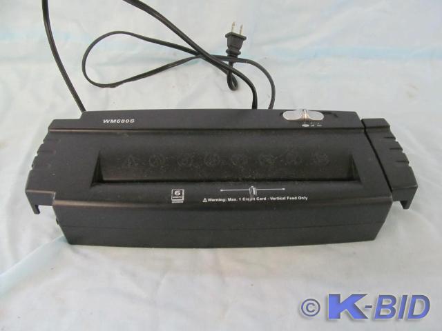 lot 208 image: Paper Shredder