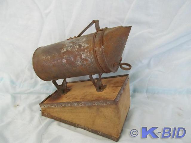 lot 209 image: Vintage Sprayer or Duster