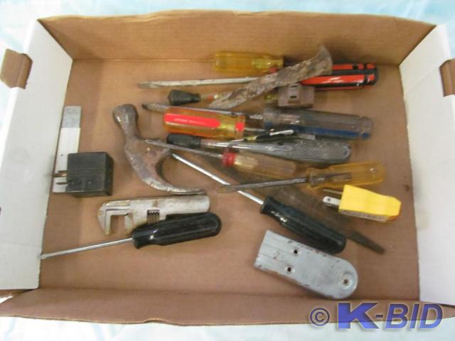 lot 212 image: Flat of Misc Hand Tools