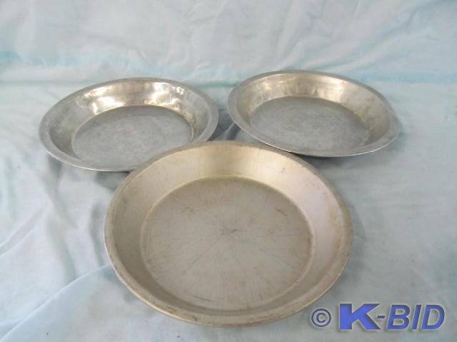 lot 227 image: 3 Aluminum Pie Pans 8