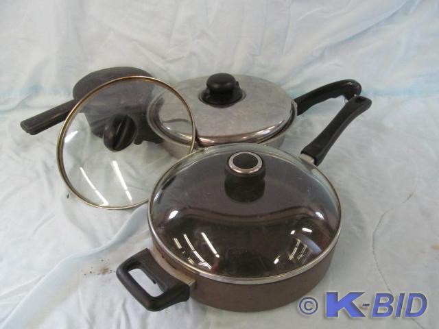 lot 233 image: 2 Frying Pans, 3 Lids, Microwave St...