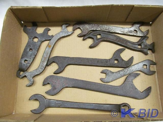 lot 4 image: Assortment of Vintage Wrenches