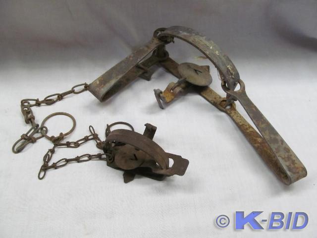 lot 44 image: 2 Victor Traps, 1 Small and 1 Large