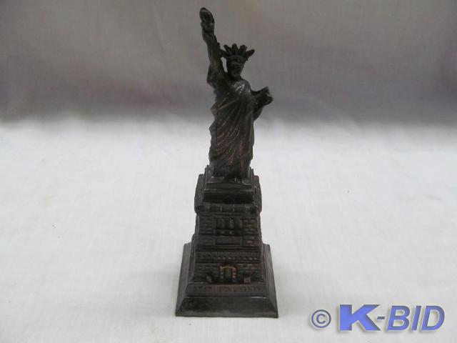 lot 47 image: 7 Metal Statue of Liberty