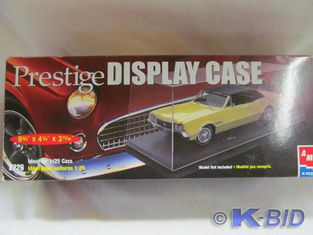 lot 66 image: Prestige Display Case in Box, Ideal...