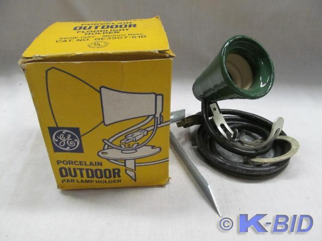 lot 80 image: Porcelain Outdoor Lamp Holder in Bo...