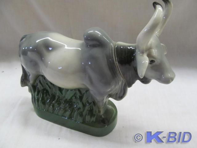 lot 89 image: 1971 Ezra Brooks Bull Decanter 9T,...