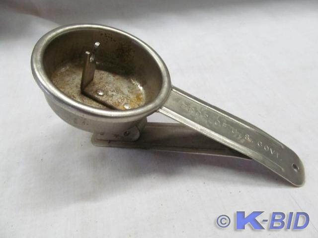 lot 91 image: Metal Cup Holder with Clip On (US G...
