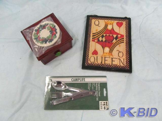 lot 101 image: Box with Coasters, Queen of Hearts ...