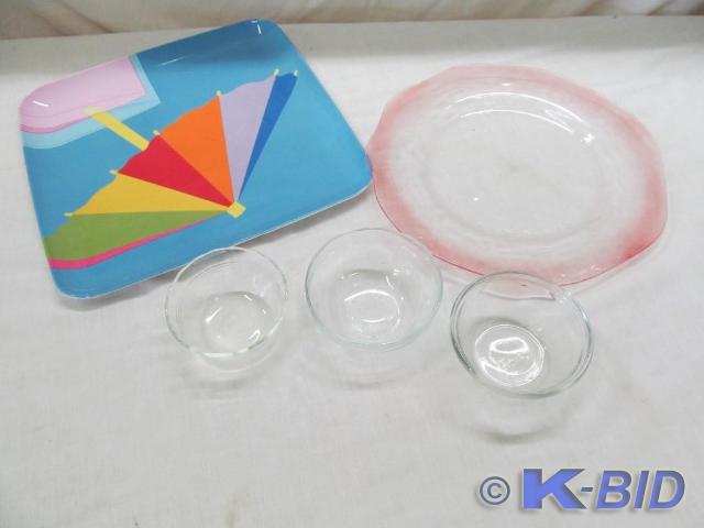 lot 124 image: Serving Platters -- 2 and Custard d...