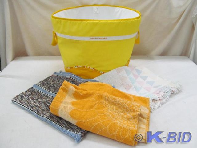 lot 135 image: Arctic Zone Ice Bucket, towel and 2...