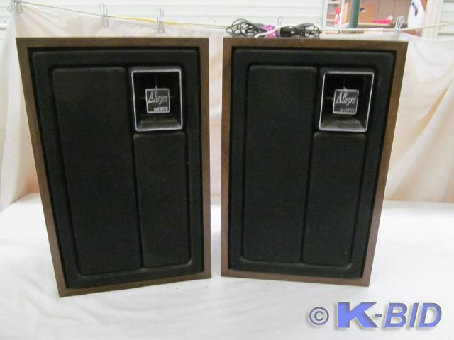 lot 138 image: Alegro by Zenith 40 watt speakers -...