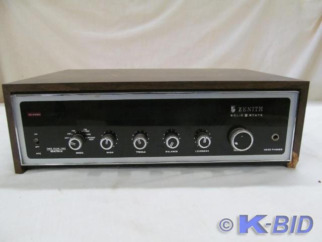 lot 140 image: Zenith Solid State FM Receiver