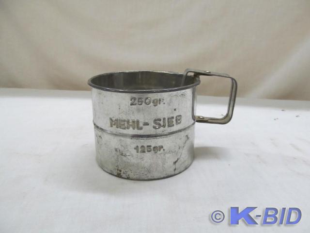 lot 180 image: 1 cup Flour Shifter