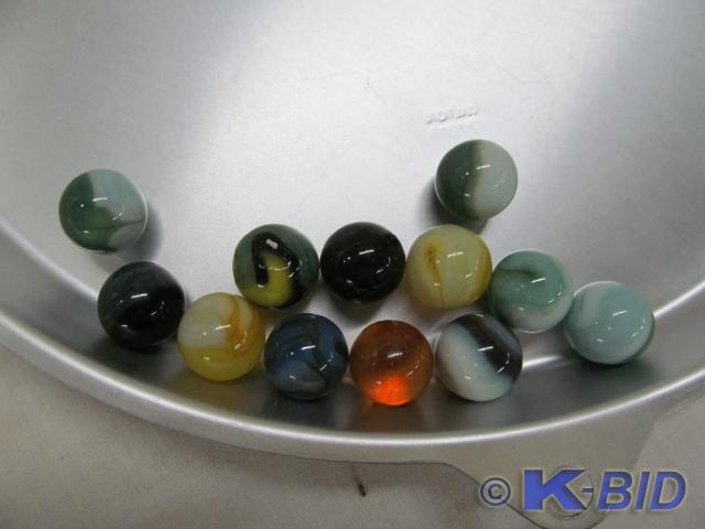 lot 186 image: Vintage Marbles 58