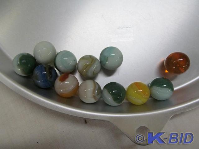 lot 187 image: Vintage Marbles 58