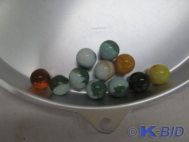 lot 188 image: Vintage Marbles 58