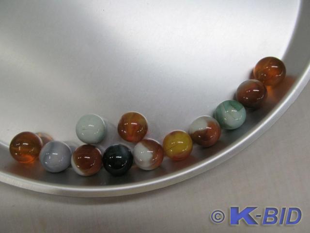 lot 189 image: Vintage Marbles 58