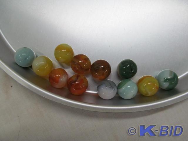 lot 190 image: Vintage Marbles 58