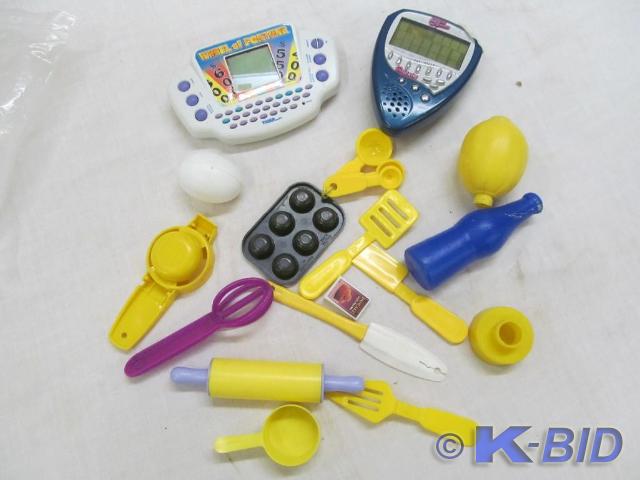 lot 194 image: 2 hand Held games, childs Kitchen ...