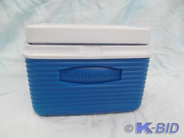 lot 21 image: Rubbermaid Cooler Made in USA Cav#2