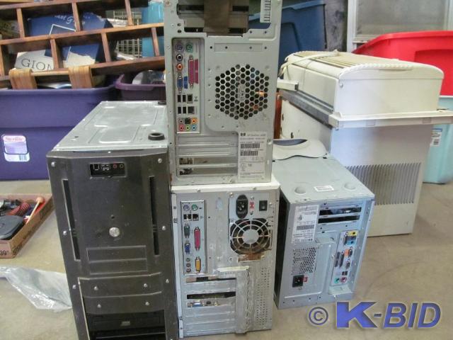 lot 23 image: 4 Computers CPUs for parts only